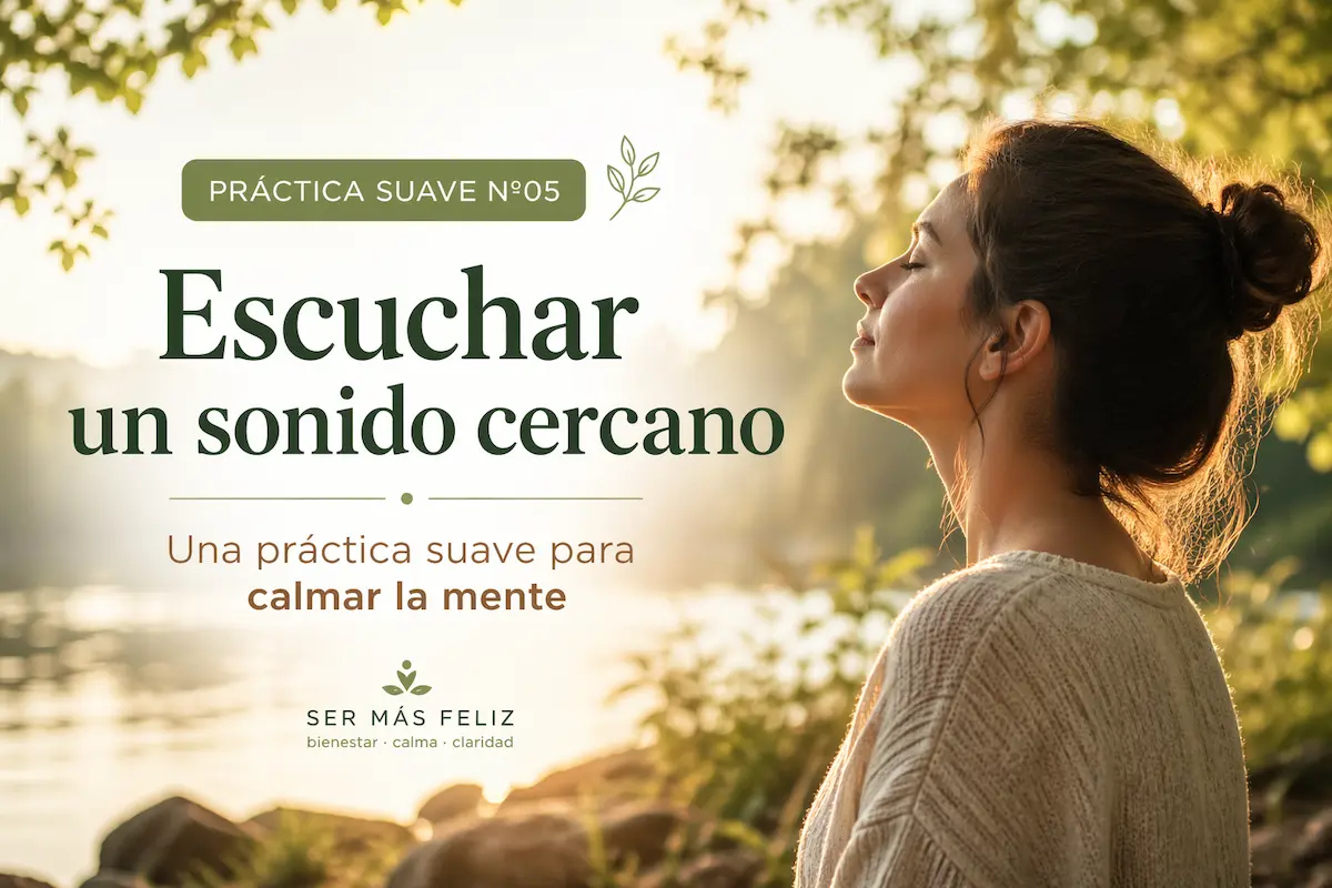 Escuchar un sonido cercano para calmar la mente con una práctica suave en un entorno natural tranquilo